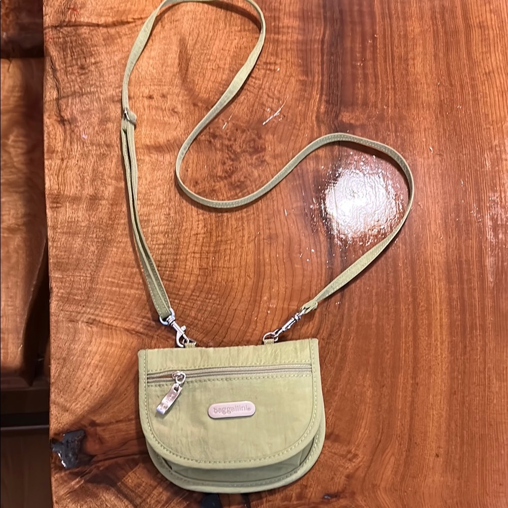 Small lime green baggallini purse